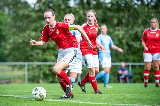 Klågerups Andrea Lindgren med bollen