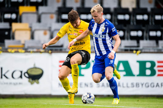 Mjällbys Joel Nilsson och IFK Göteborgs Victor Wernersson