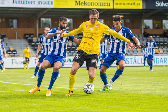 Mjällbys Jacob Bergström och IFK Göteborgs Kristopher Da