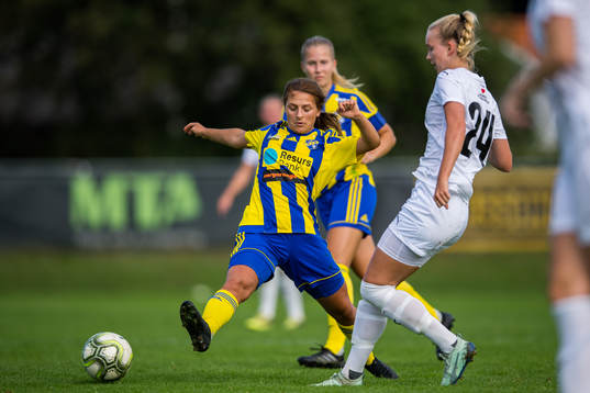 Eskilsminnes Emma Petrovic och Hittarps Emilia Jönsson
