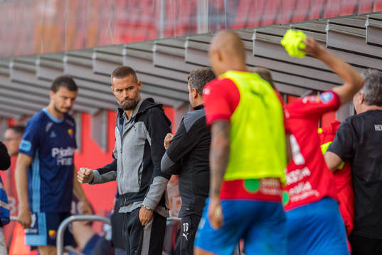 Helsingborgs tränare Olof Mellberg jublar på slutsignalen