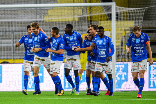 Norrbys Dardan Rexhepi jublar med lagkamrater efter 2-0