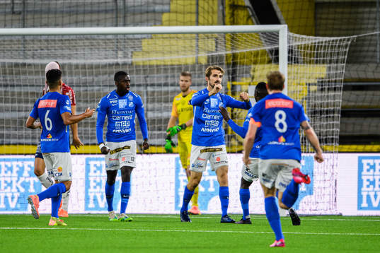 Norrbys Dardan Rexhepi jublar med lagkamrater