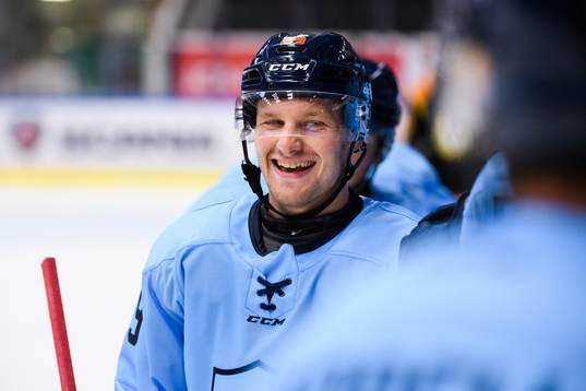 Djurgårdens Sebastian Strandberg jublar