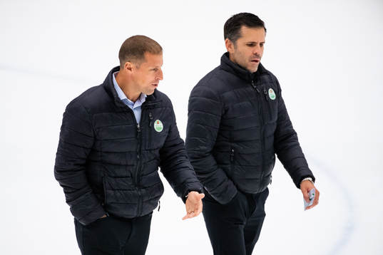 Rögles tränare Cam Abbott och assisterande tränare Cory