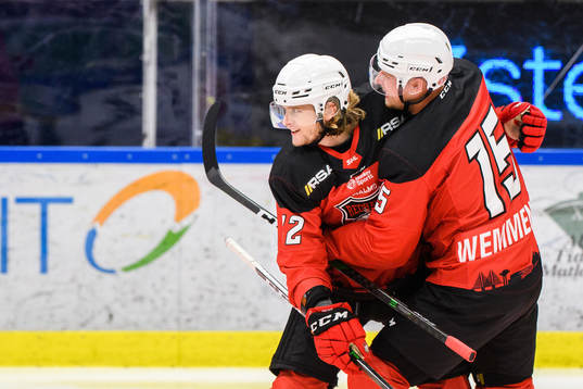 Malmö Redhawks Nicolai Meyer jublar