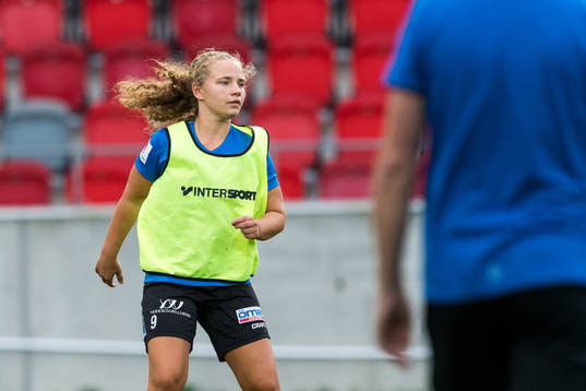 Växjös Signe Holt Andersen värmer upp före