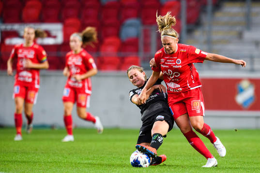 Växjös Emelie Henriksen och Örebros Karin Lundin