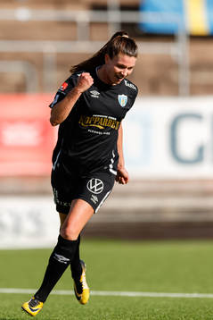 Göteborgs Pauline Hammarlund jublar efter 3-0