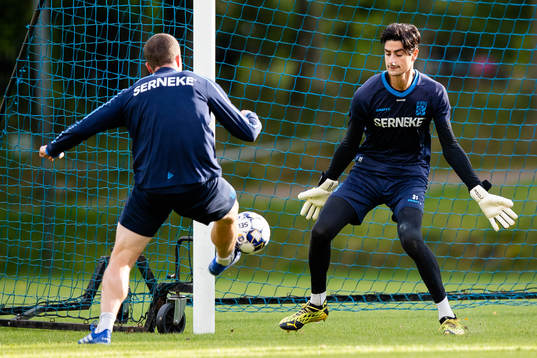 IFK Göteborgs Jakob Johansson mot målvakt Tom Amos