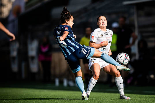 Djurgårdens Malin Diaz och Rosengårds Alexandra Lowe Riley