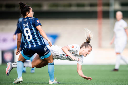 Djurgårdens Malin Diaz och Rosengårds Jelena Cankovic