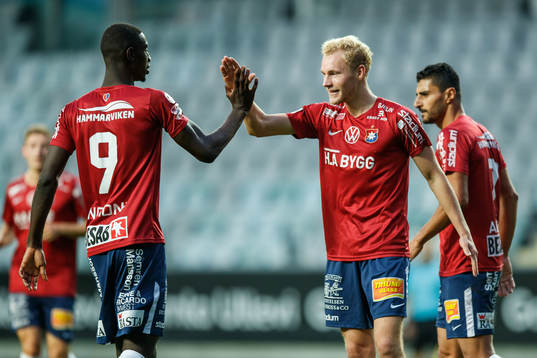 Örgrytes Adam Bergmark Wiberg jublar med lagkamrater efter 2-0