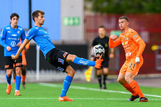 Halmstads Rasmus Wiedesheim-Paul och AFC Eskilstunas Jesper
