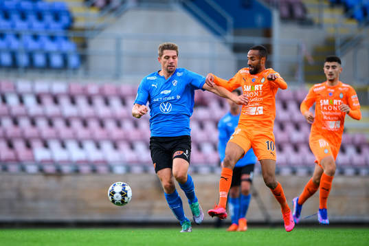Halmstads Mikael Boman och AFC Eskilstunas Ferid Ali