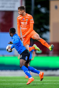 Halmstads Sadat Karim och AFC Eskilstunas Pontus Rödin