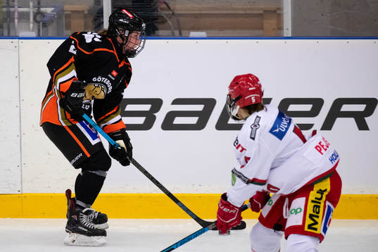 Göteborgs Emma Keenan och Modos Daniela Pejsova