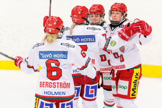 Modos Marion Allemoz jublar med lagkamrater