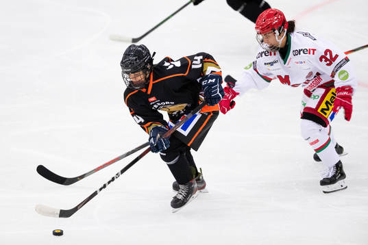 Göteborgs Tilde Utbult före Modos Mariam El-Mahmadi