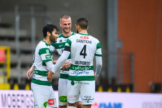 Västerås Karwan Safari jublar med lagkamrater