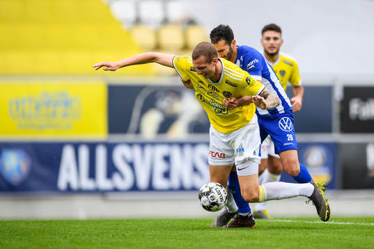 Falkenbergs Gustaf Nilsson och IFK Göteborgs André Calisir