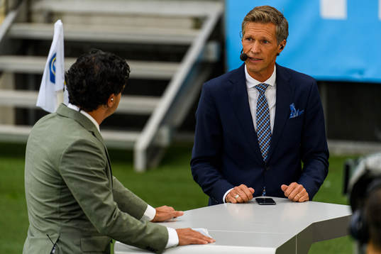 Dplays Jens Fjellström i studion