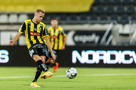 Häckens Jasse Tuominen gör 1-1 på straff