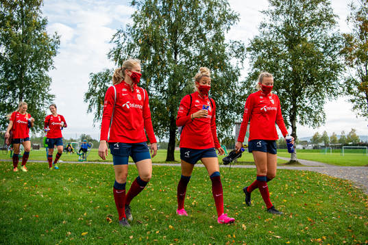 Bla gjennom flere bilder av Football, UEFA Women's Euro Qualifier, Norway, training