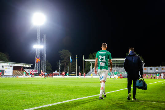 Jönköpings Kevin Rodeblad Lowe lämnar planen