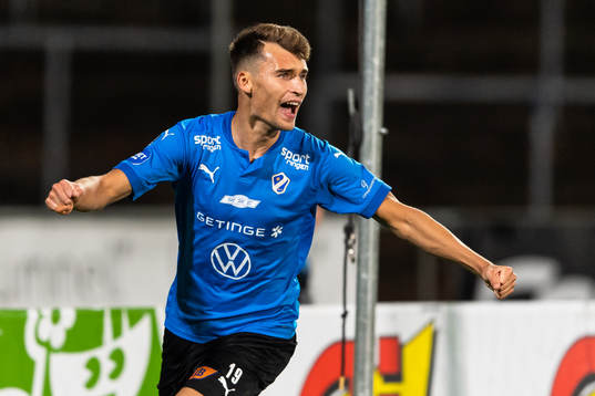 Halmstads Rasmus Wiedesheim-Paul jublar efter 3-0