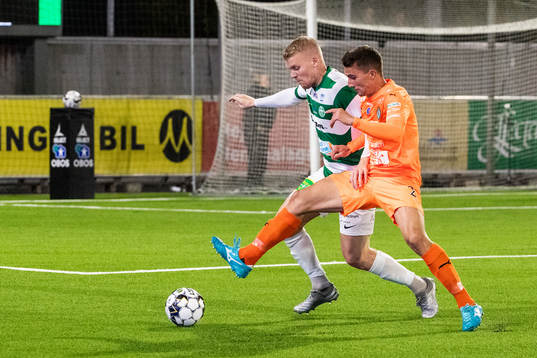 Västerås Simon Johansson och AFC Eskilstunas Adnan Kojic