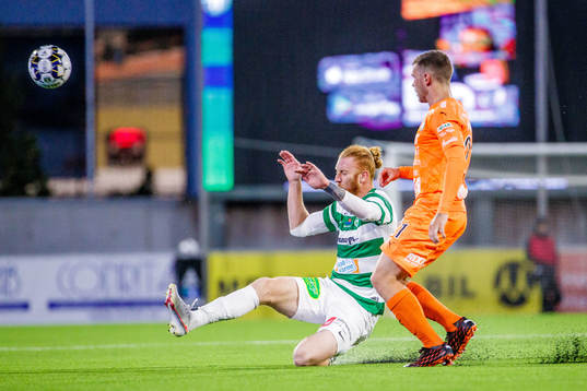 Västerås Calle Svensson och AFC Eskilstunas Jesper Manns