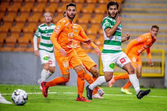 AFC Eskilstunas Karim Rossi och Västerås Karwan Safari