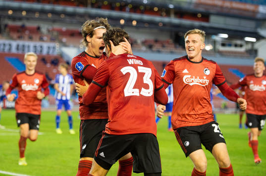 Robert Mudražija celebrates