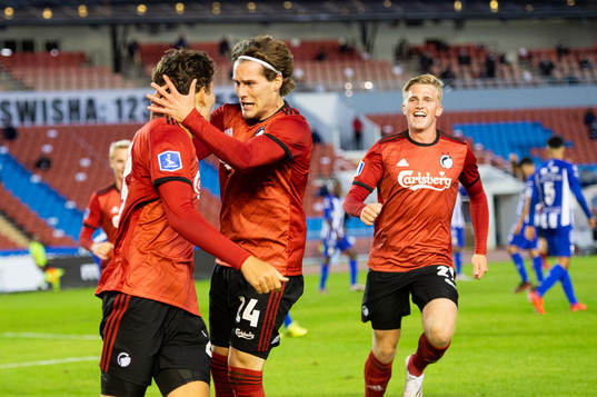 Robert Mudražija celebrates