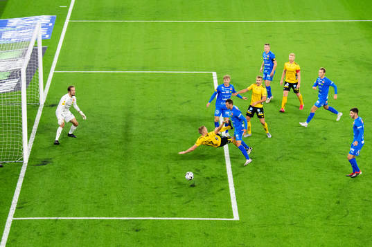 Elfsborgs Per Frick faller