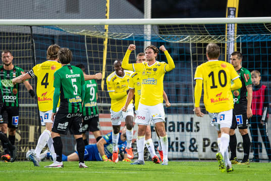 Falkenbergs Axel Norén jublar efter 1-0