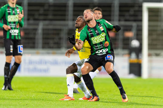 Falkenbergs Nsima Peter och Varbergs Albert Ejupi