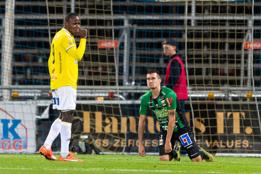 Falkenbergs Nsima Peter jublar efter 2-0