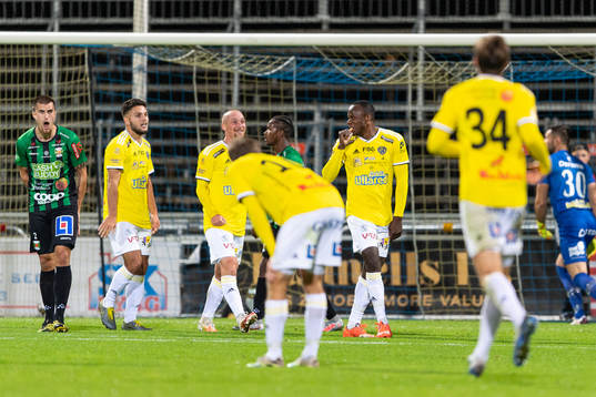 Falkenbergs Nsima Peter jublar efter 2-0