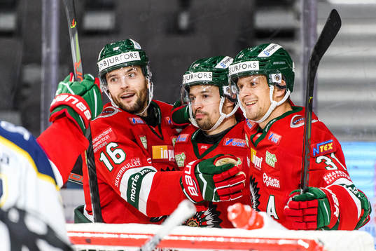 Frölundas Stefan Elliot , Patrik Carlsson och Nicklas Lasu jublar efter 1-0
