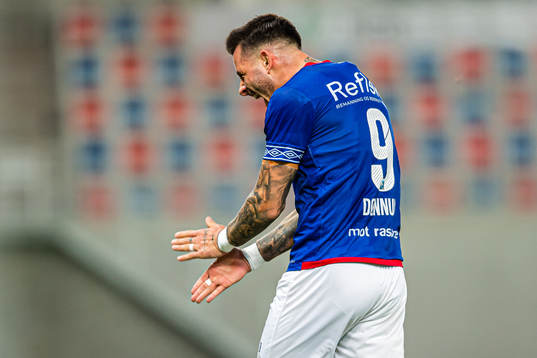 Aron Leonard Dønnum of Vålerenga celebrates after scoring the 2-0 goal