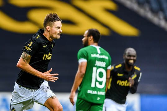s Mikael Lustig jublar efter 3-0 under fotbollsmatchen i Allsvenskan mellan AIK och Hammarby den 20 september 2020 i Stockholm.