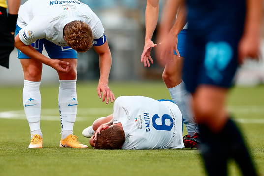 IFK Norrköpings Eric Smith ligger ner och har ont