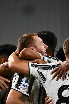 Dejan Kulusevski of Juventus celebrates the 1-0 goal