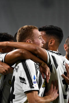Dejan Kulusevski of Juventus celebrates the 1-0 goal