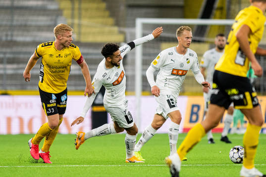 Elfsborgs Sivert Heltne Nilsen och Häckens Daleho Irandust
