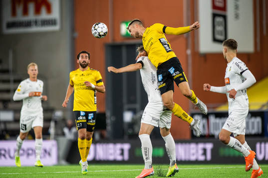 Elfsborgs Leo Väisänen och Häckens Alexander Söderlund