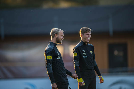 Mjällbys Viktor Gustafson  och Taylor Silverholt