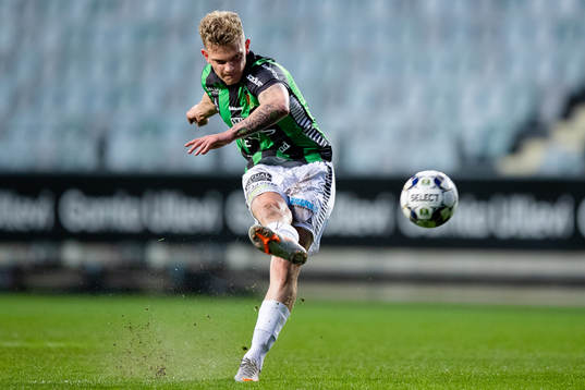 GAIS Meinhard Egilsson Olsen med en frispark